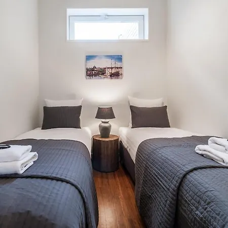 Short Group Amstel Delight