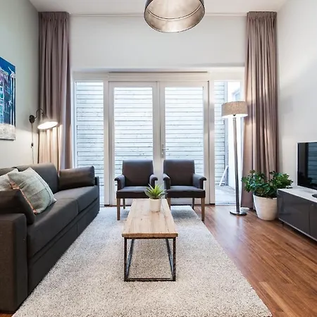 Short Group Amstel Delight *