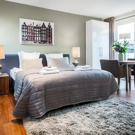 Short Group Amstel Delight