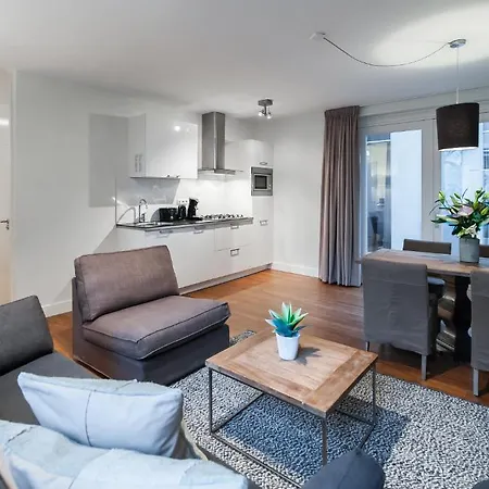 Short Group Amstel Delight