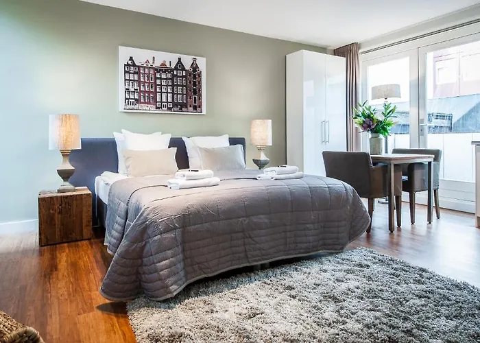 Short Group Amstel Delight