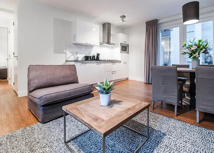 Short Group Amstel Delight מלון *