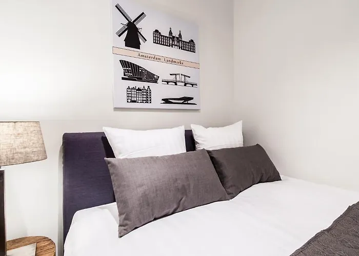 Short Group Amstel Delight מלון *