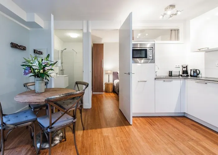 Short Group Amstel Delight מלון *